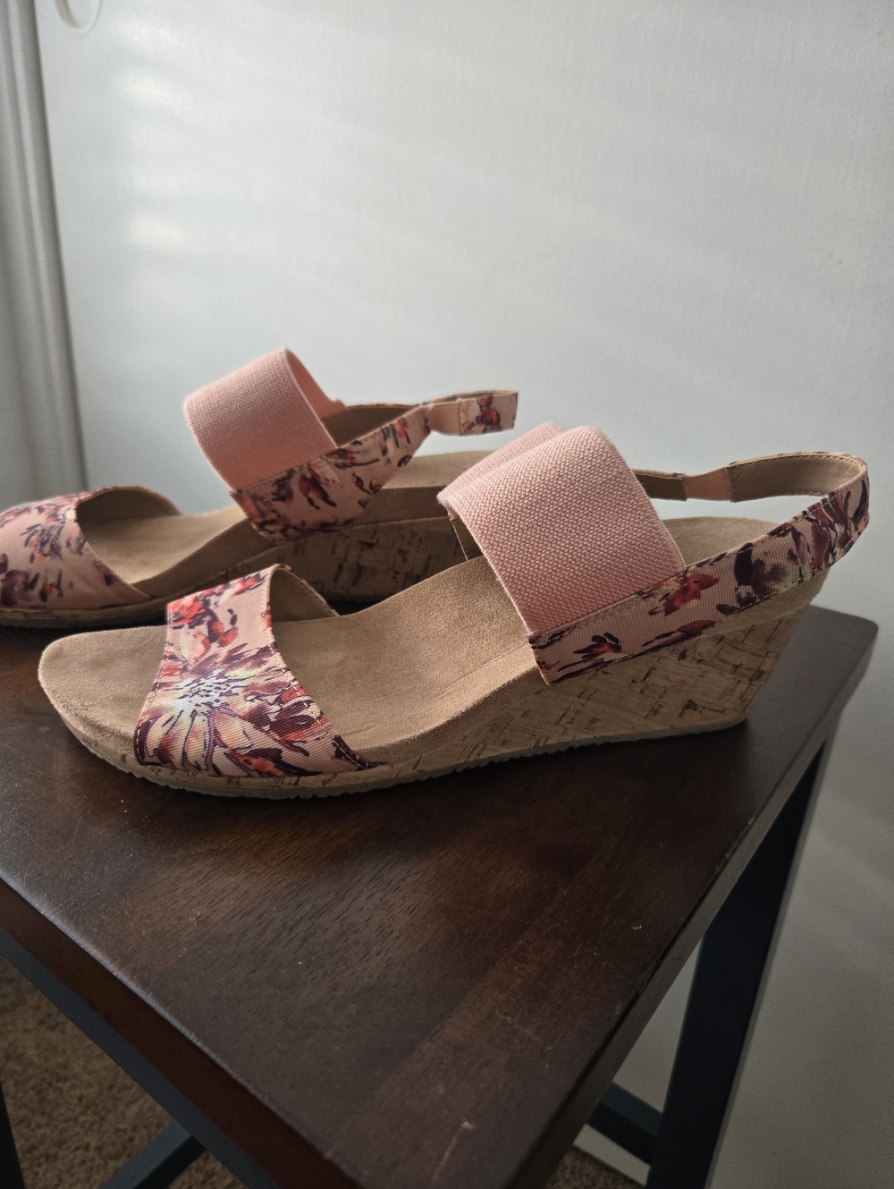 Life Stride Pink Floral Elastic-Strap Wedge Sandals. Size 9 1/2